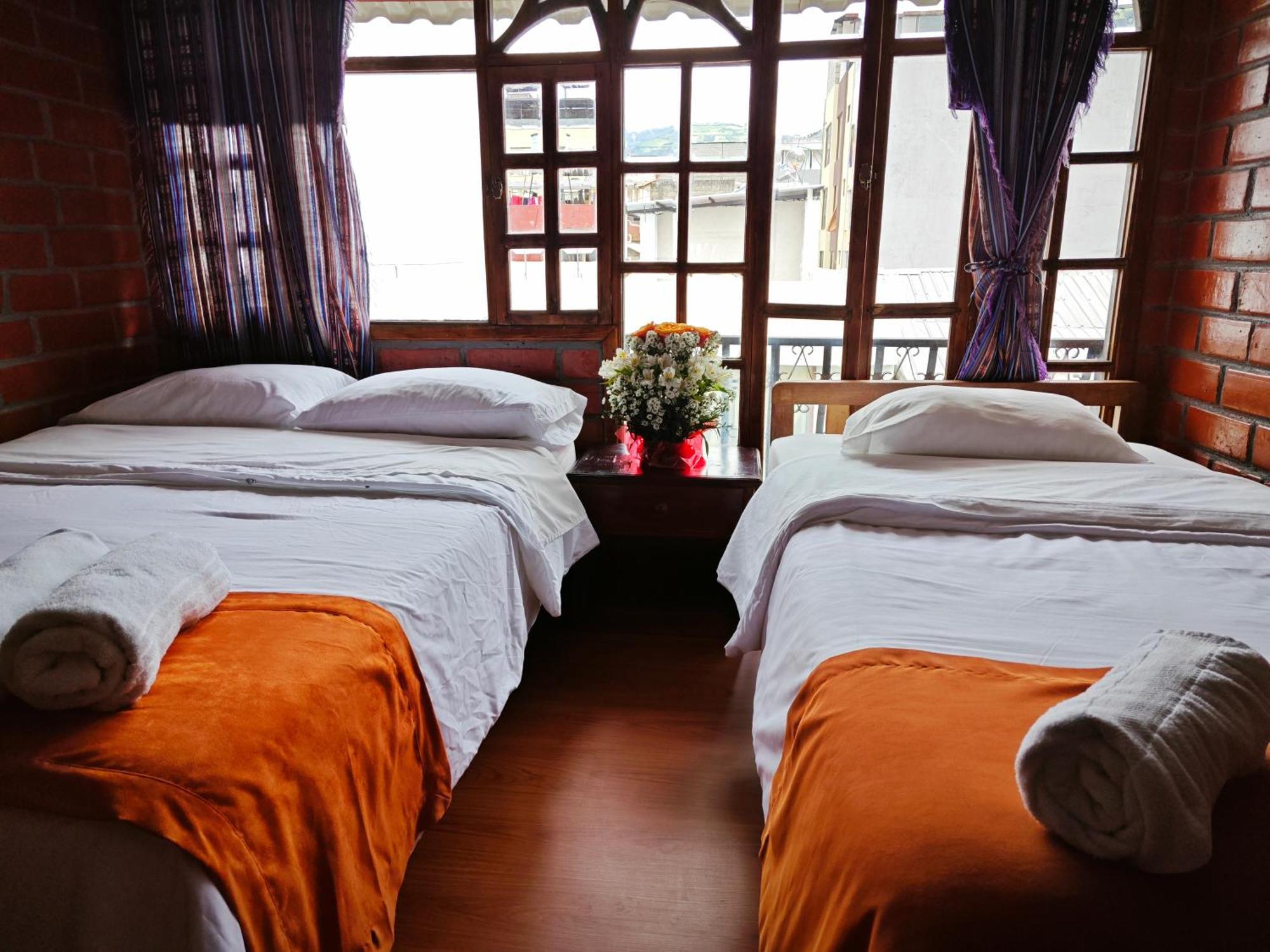 Garden House Hostal 巴尼奥斯 外观 照片