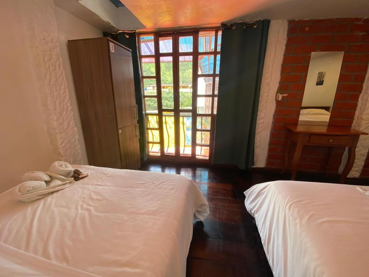 Garden House Hostal 巴尼奥斯 外观 照片
