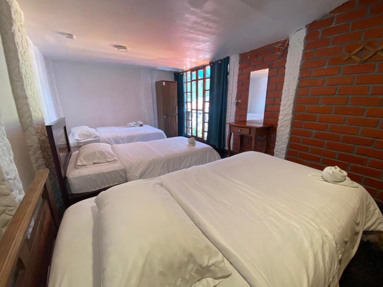 Garden House Hostal 巴尼奥斯 外观 照片
