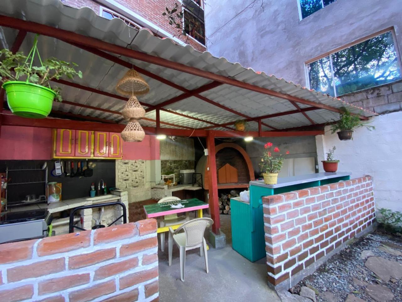 Garden House Hostal 巴尼奥斯 外观 照片