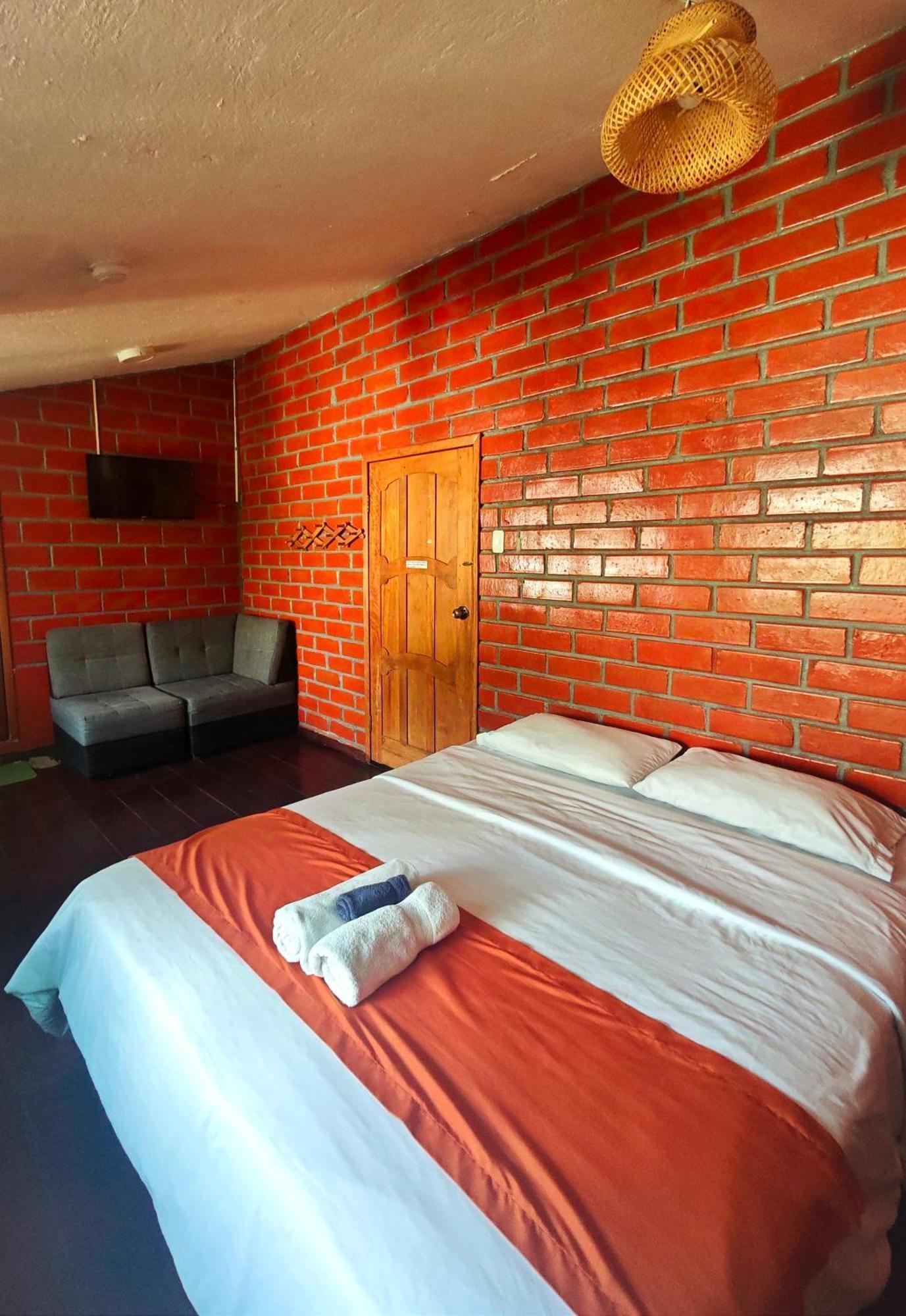 Garden House Hostal 巴尼奥斯 外观 照片
