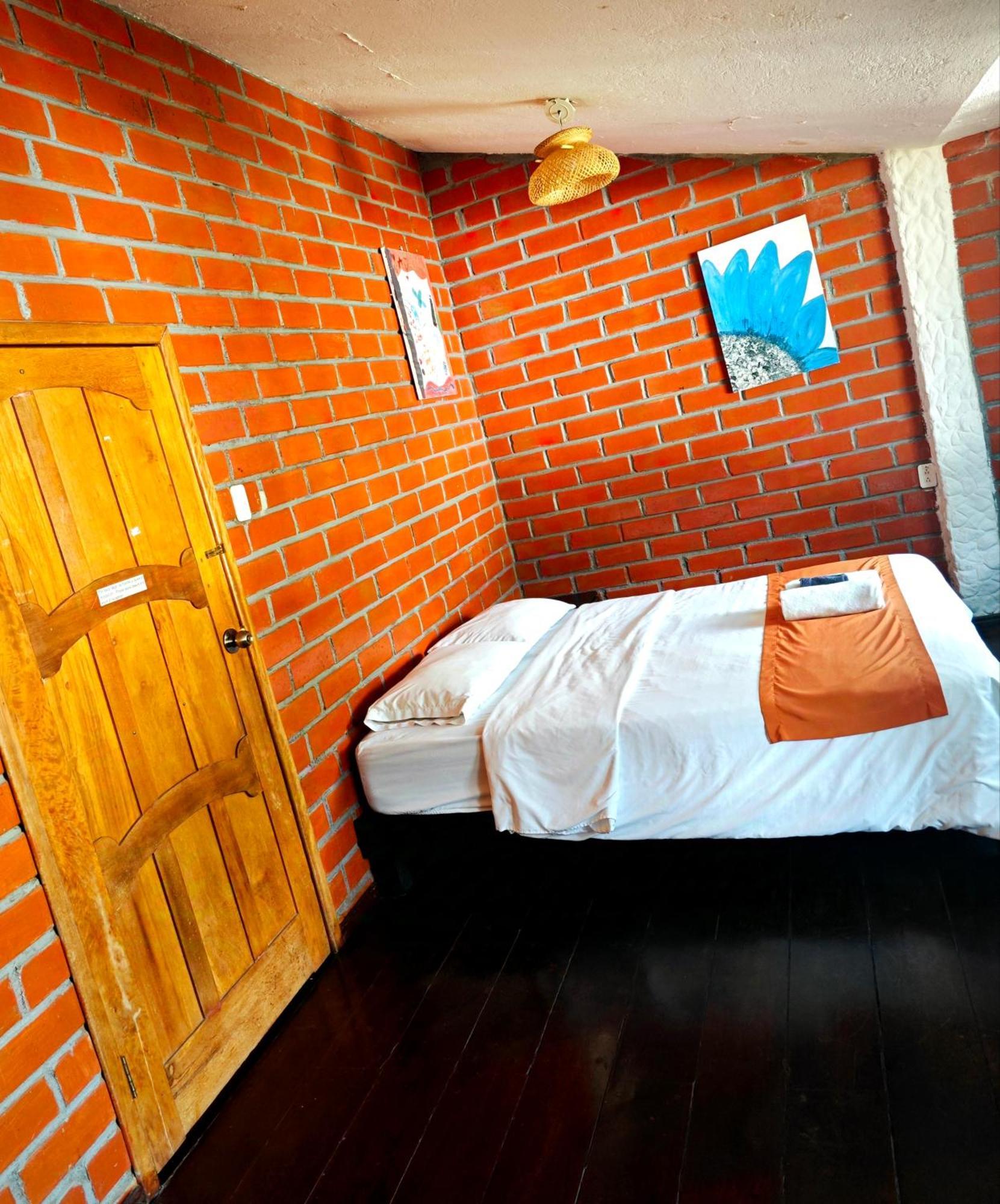 Garden House Hostal 巴尼奥斯 外观 照片